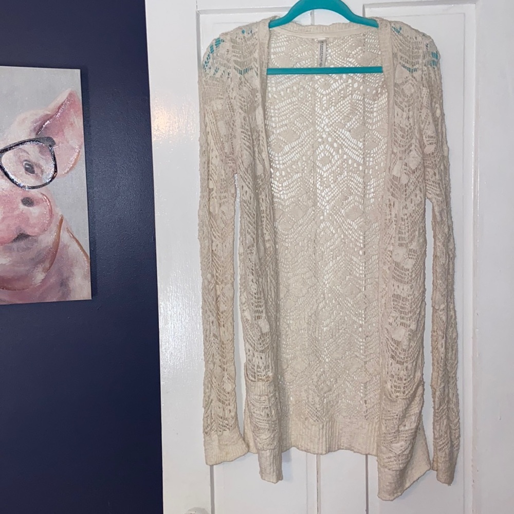 Cozy White Aeropostale Knit Cardigan with Front Pockets